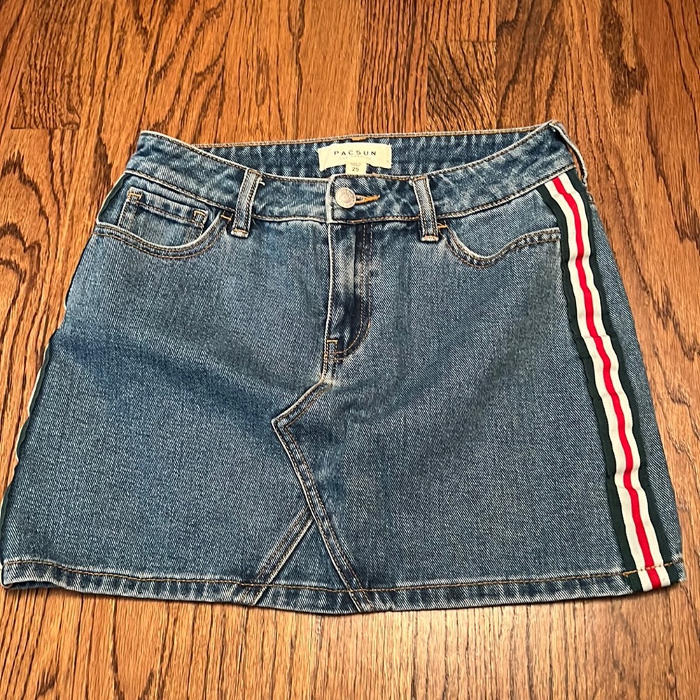 Pacsun size 25 Jean skirt w race stripes